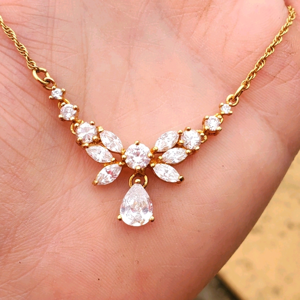 Avon gold tone necklace BEAUTIFUL 16.5"